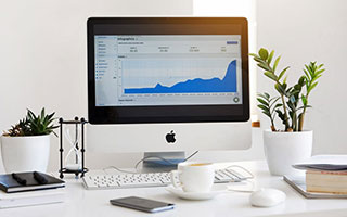 开云电子竞技-球队内部风波：某俱乐部管理层引发众怒，球队管理方案