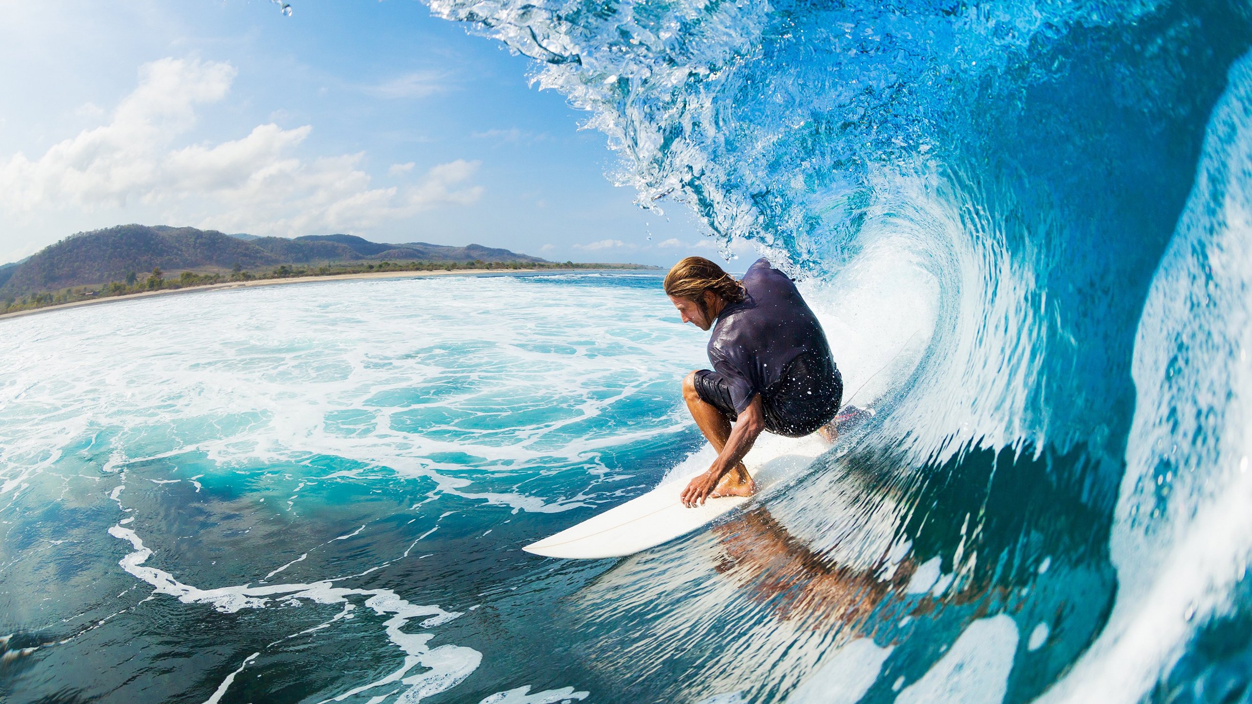 比赛中场面激动人心,各方球队尽展拼搏精神,比赛场面激烈